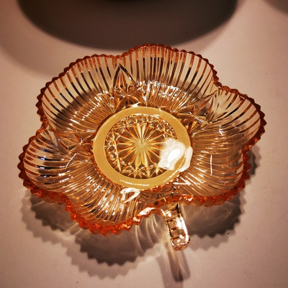 Vintage Pink Four Leaf Clover Cut Glass Trinket Dish - Picture 10 of 12